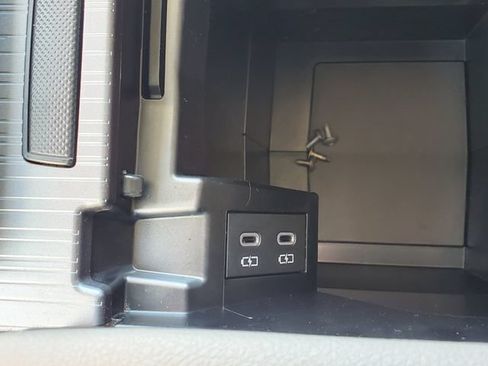 Certified 2025 Toyota Sienna XLE FWD image 31
