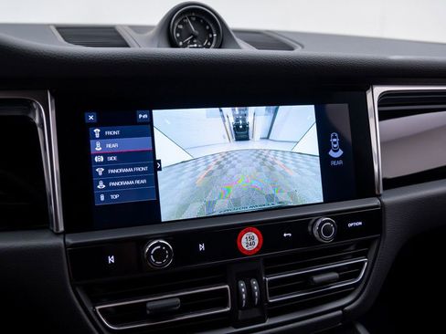 Certified 2025 Porsche Macan image 23