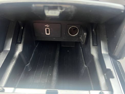 Used 2018 Ford Explorer XLT w/ Equipment Group 202A AWD/4WD image 23