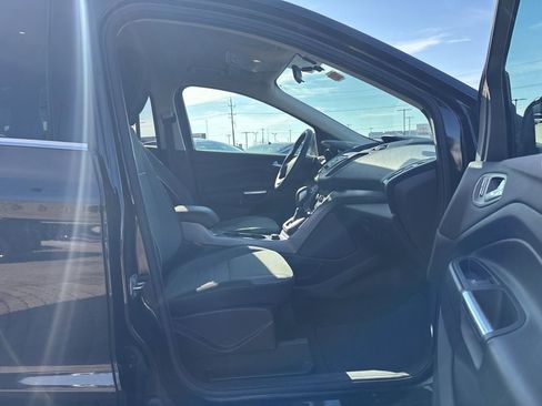 Used 2015 Ford Escape SE image 40