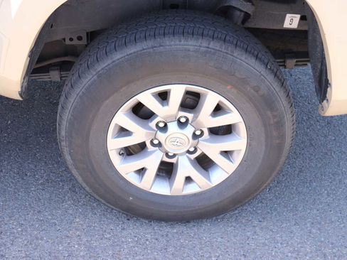 Used 2019 Toyota Tacoma SR5 AWD/4WD image 9