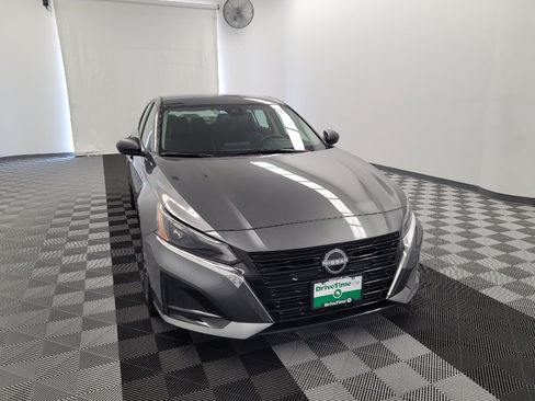 Used 2025 Nissan Altima 2.5 SV FWD image 14