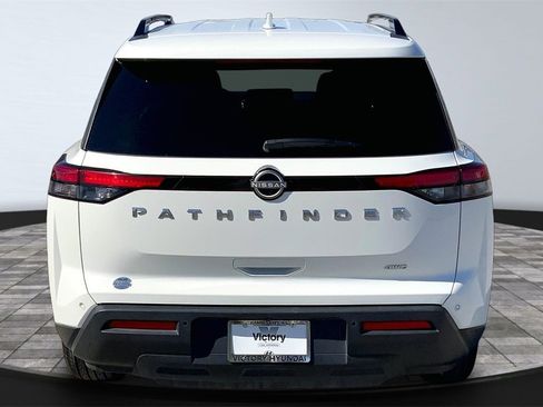 Used 2025 Nissan Pathfinder SV image 6