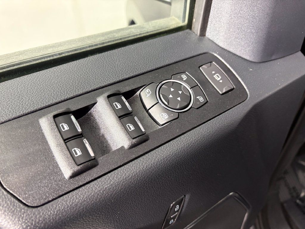 Used 2022 Ford F250 Lariat w/ Black Appearance Package AWD/4WD image 12