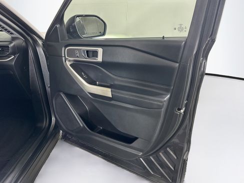 Used 2020 Ford Explorer XLT w/ Equipment Group 202A RWD image 33