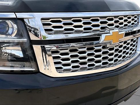Used 2017 Chevrolet Suburban LT RWD image 10