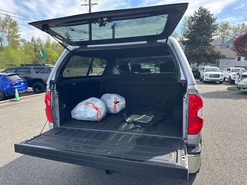 Used 2017 Toyota Tundra SR5 w/ SR5 Upgrade Package AWD/4WD image 22