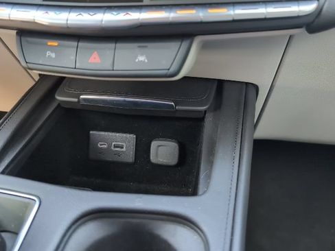 Used 2023 Cadillac XT4 Premium Luxury FWD image 19