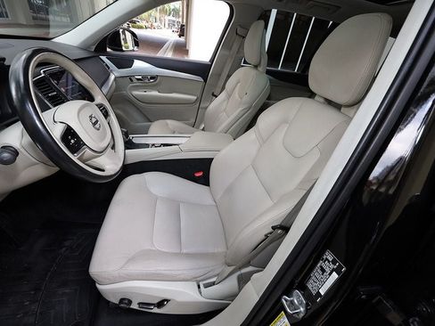 Used 2018 Volvo XC90 T6 Momentum w/ Convenience Package AWD/4WD image 6