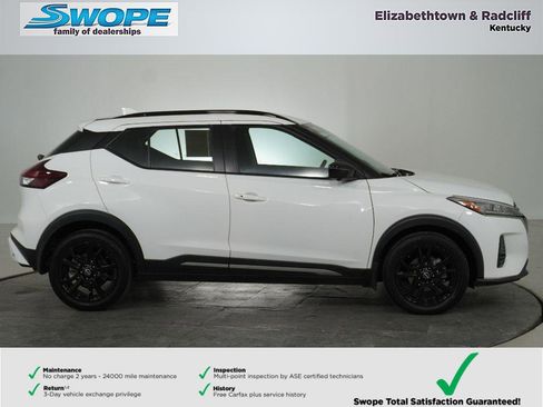 Used 2023 Nissan Kicks SR image 2