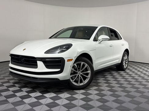 Certified 2023 Porsche Macan AWD/4WD image 1