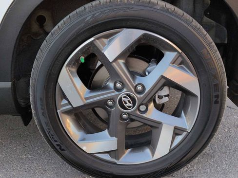 New 2025 Hyundai Venue Limited image 14