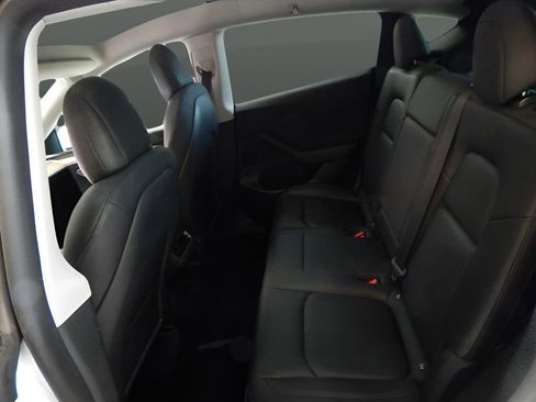Used 2023 Tesla Model Y Long Range AWD/4WD image 19