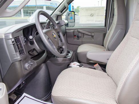 New 2025 Chevrolet Express 3500 w/ Power Convenience Package image 6