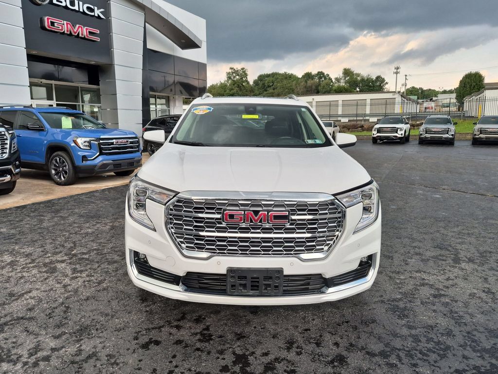 Used 2023 GMC Terrain Denali w/ LPO, Floor Liner Package AWD/4WD image 3
