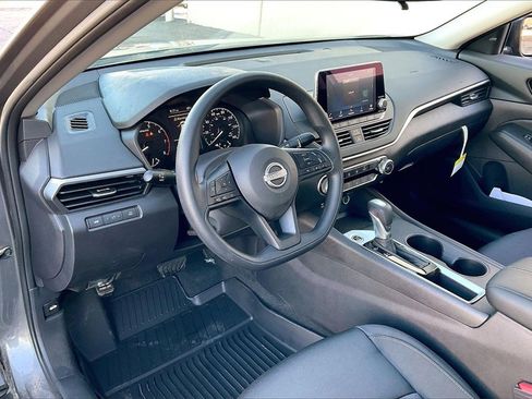 Used 2025 Nissan Altima 2.5 S image 13