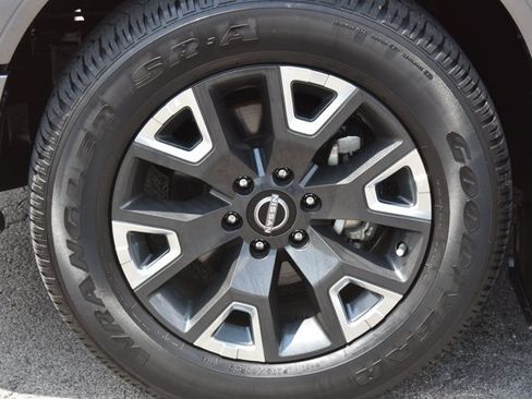 Used 2024 Nissan Titan Platinum Reserve w/ Moonroof Package RWD image 11