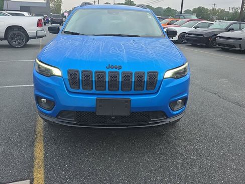 Used 2023 Jeep Cherokee Altitude Lux AWD/4WD image 2