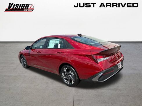 Used 2025 Hyundai Elantra Sport FWD image 7
