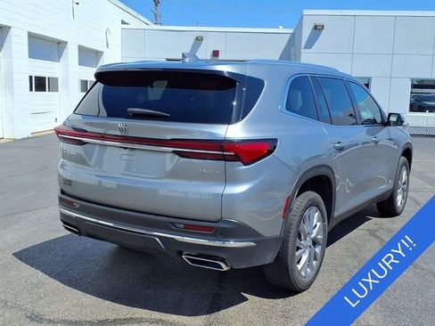 Used 2025 Buick Enclave Preferred image 4