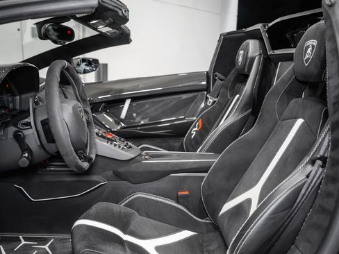 Used 2021 Lamborghini Aventador SVJ AWD/4WD image 8