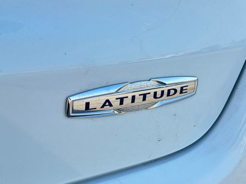 Used 2025 Jeep Compass Latitude w/ Sun & Sound Group AWD/4WD image 6