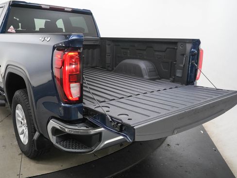Used 2019 GMC Sierra 1500 4x4 Crew Cab w/ Convenience Package image 9