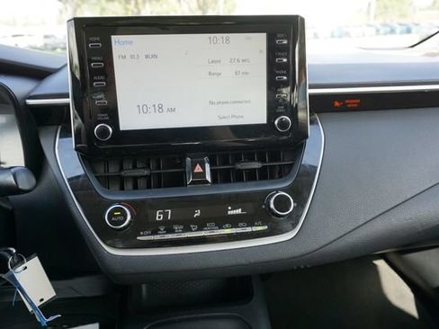 Used 2020 Toyota Corolla LE FWD image 4