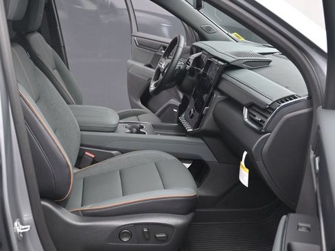 Used 2026 GMC Acadia AT4 w/ Luxury Package AWD/4WD image 11