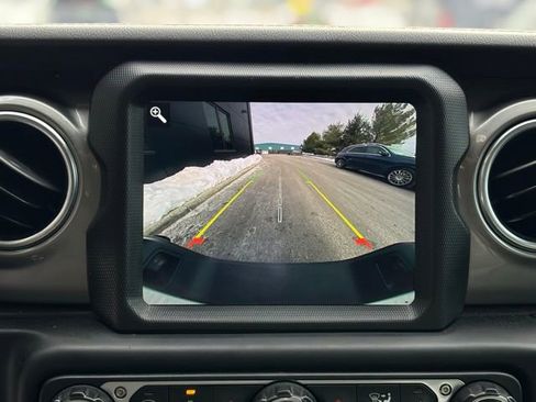 Used 2021 Jeep Gladiator Overland image 36