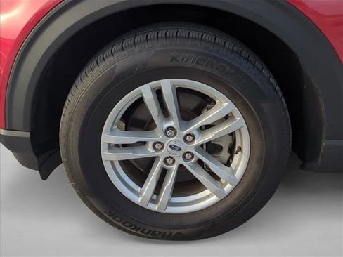 Used 2023 Ford Explorer XLT w/ Equipment Group 202A image 9