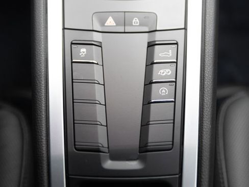 Used 2025 Porsche 718 Cayman image 17