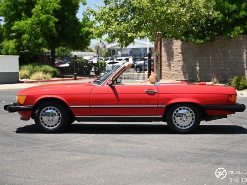 Used 1987 Mercedes-Benz 560 SL image 14