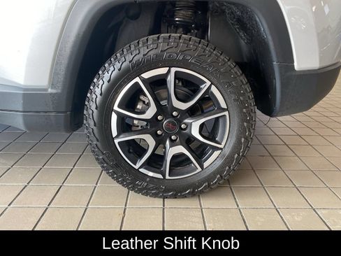 Used 2025 Jeep Compass Trailhawk AWD/4WD image 21
