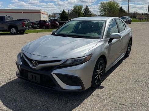 Used 2023 Toyota Camry SE FWD image 9