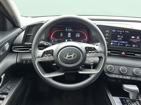 Used 2025 Hyundai Elantra SE FWD image 17