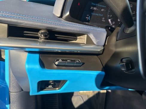 Used 2022 Chevrolet Corvette Stingray w/ Z51 Performance Package image 18