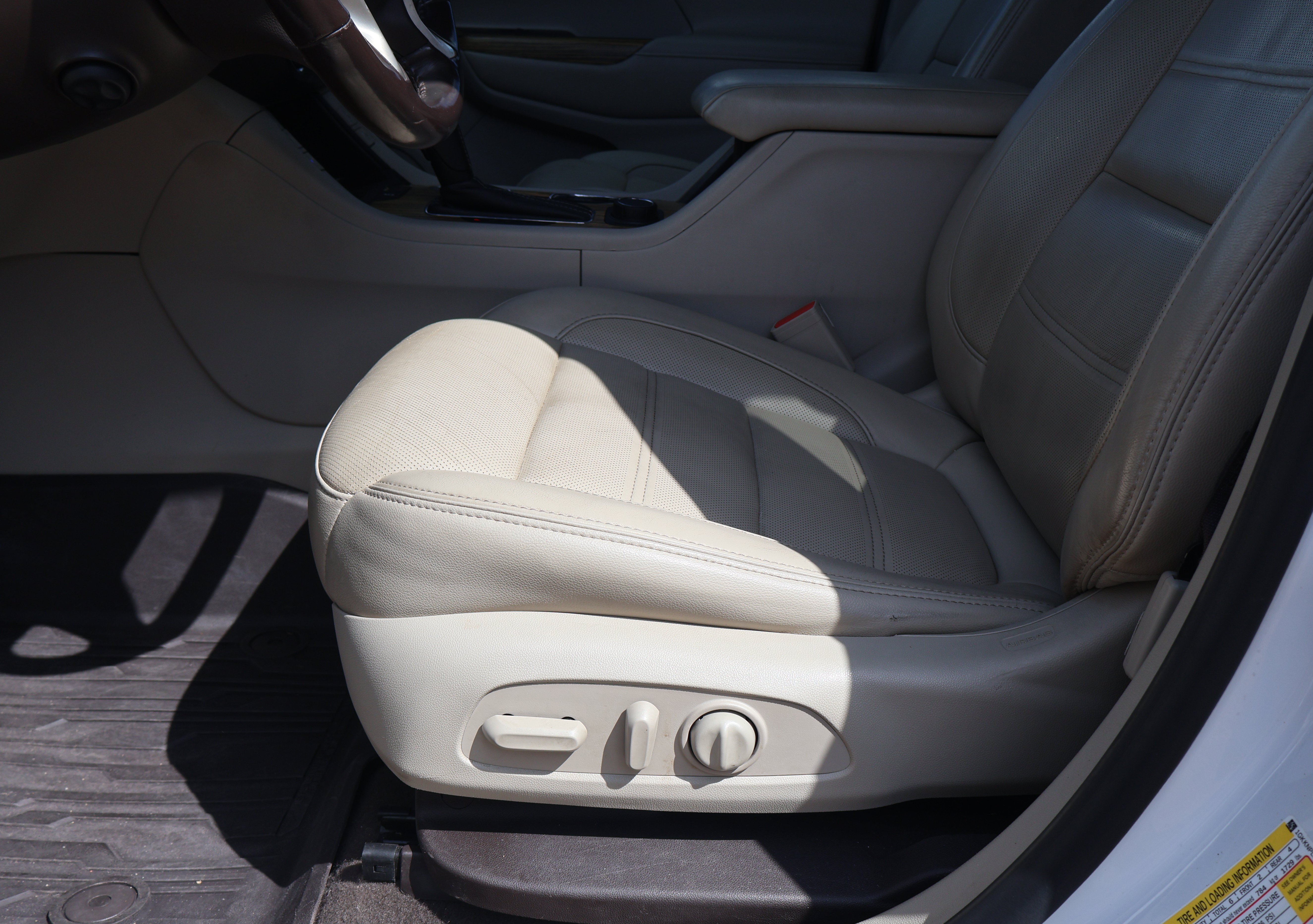 Used 2019 GMC Acadia Denali w/ Technology Package FWD image 7