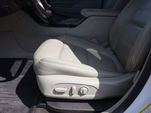 Used 2019 GMC Acadia Denali w/ Technology Package FWD image 7