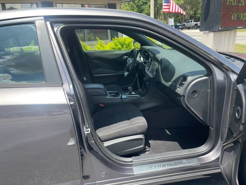 Used 2014 Dodge Charger SXT RWD image 14