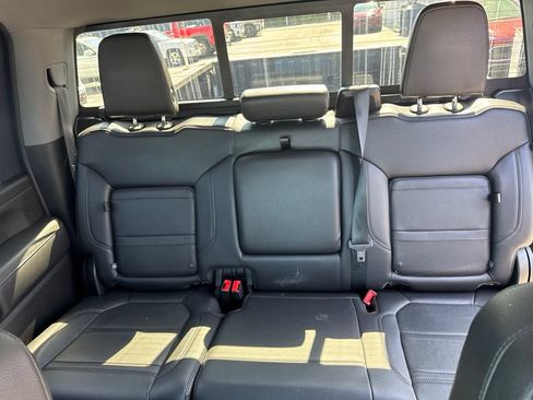 Certified 2022 GMC Sierra 2500 Denali w/ Denali Black Diamond Edition AWD/4WD image 18
