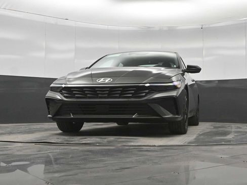 New 2026 Hyundai Elantra SEL Sport Premium FWD image 32