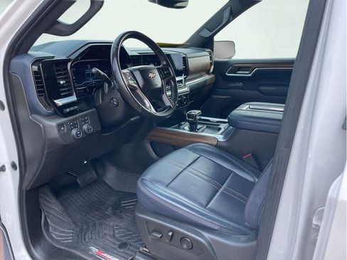 Used 2022 Chevrolet Silverado 1500 High Country w/ Technology Package AWD/4WD image 25