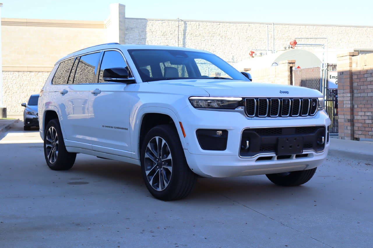 Used 2021 Jeep Grand Cherokee L Overland w/ Advanced Protech Group III AWD/4WD image 2