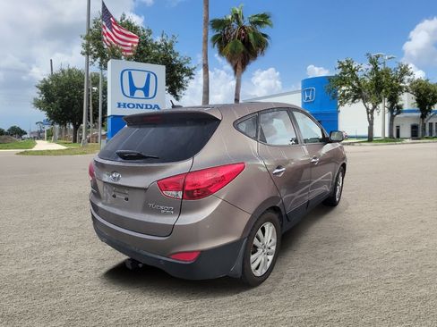 Used 2013 Hyundai Tucson Limited w/ Premium Pkg FWD image 2