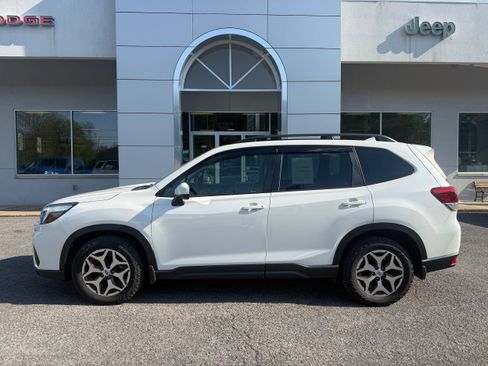 Used 2020 Subaru Forester Premium image 2