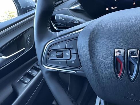 Used 2025 Buick Envista Avenir FWD image 38
