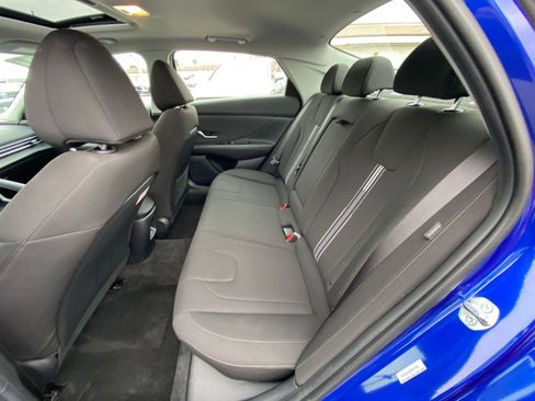 Used 2025 Hyundai Elantra SEL image 38