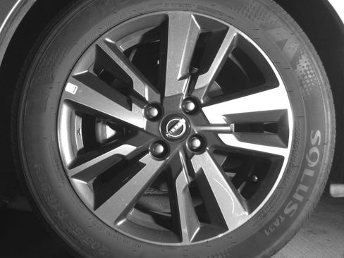 Used 2025 Nissan Versa SV image 12