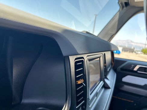 Used 2021 Ford Bronco Badlands w/ Sasquatch Package AWD/4WD image 14